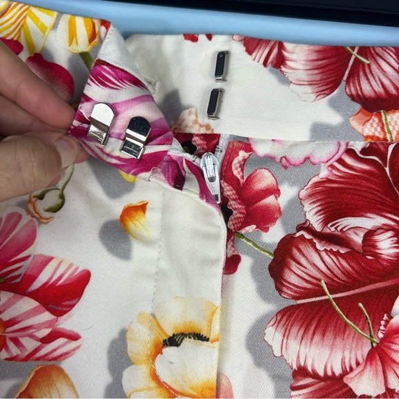Salvatore Ferragamo Pants Women’s Size 4 Floral Printed Cropped Mid Rise Capri - Picture 11 of 12